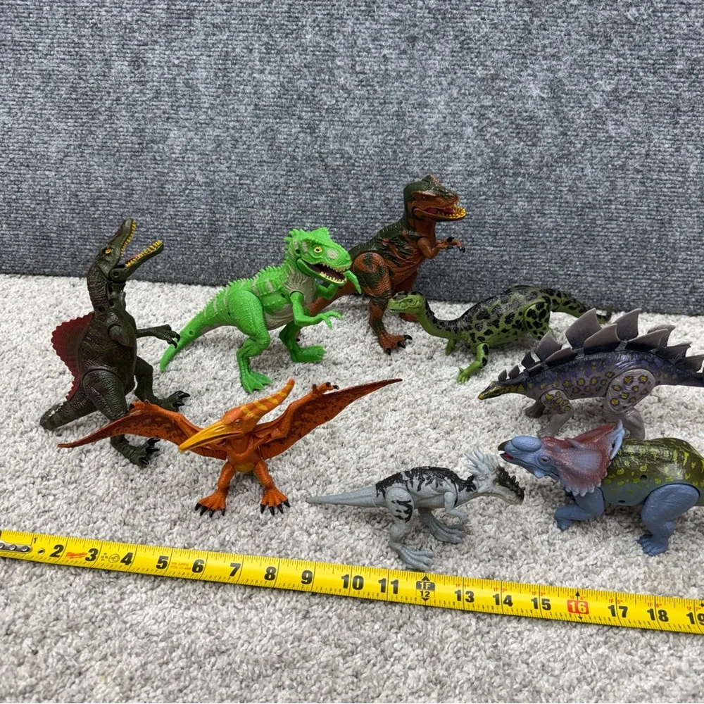 Toy Dinosaur figures huge lot articulating limbs‎